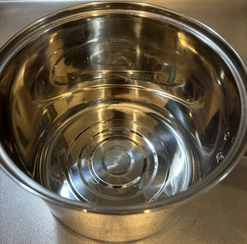 低温調理に使用している深さ19cmの片手鍋