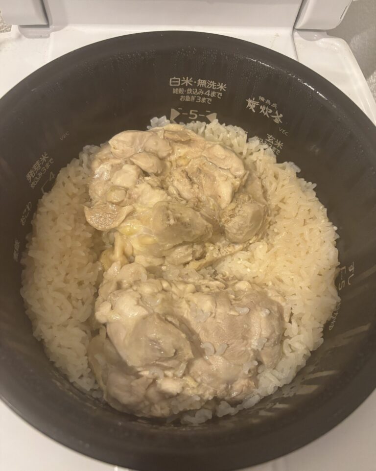 炊飯器で完成後のカオマンガイ