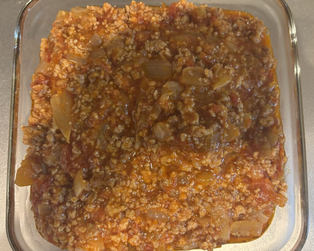 Iwaki耐熱ガラス容器にミートソースを保存した様子