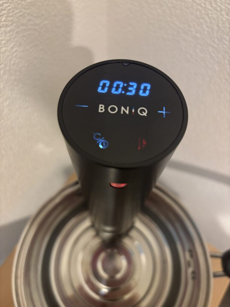 BONIQ(ボニーク)の設定時間を30分にしている様子。
